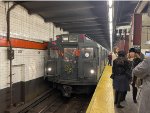 About to depart 47-50th Sts Rockefeller Center Station 